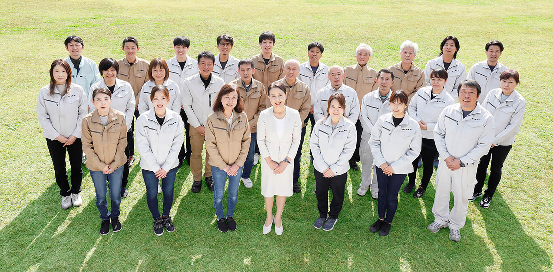 織田商事株式会社 従業員の集合写真